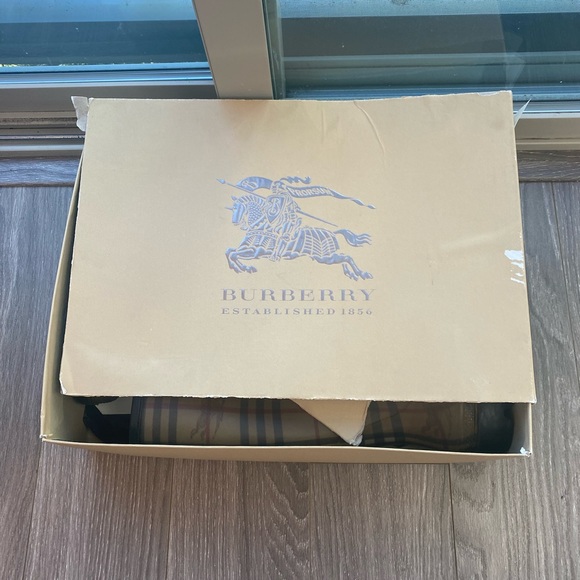 - Burberry Classic Check Rain Boots, size 7 - Picture 3 of 14